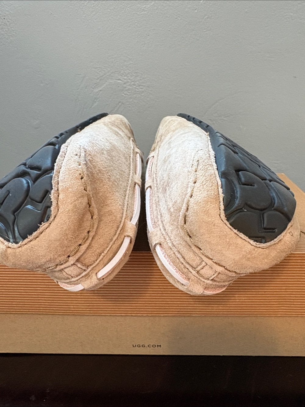 UGG Australia Women's Dakota Chestnut Suede Moccasin Slippers with Bow - Size 8 - Picture 9 of 13